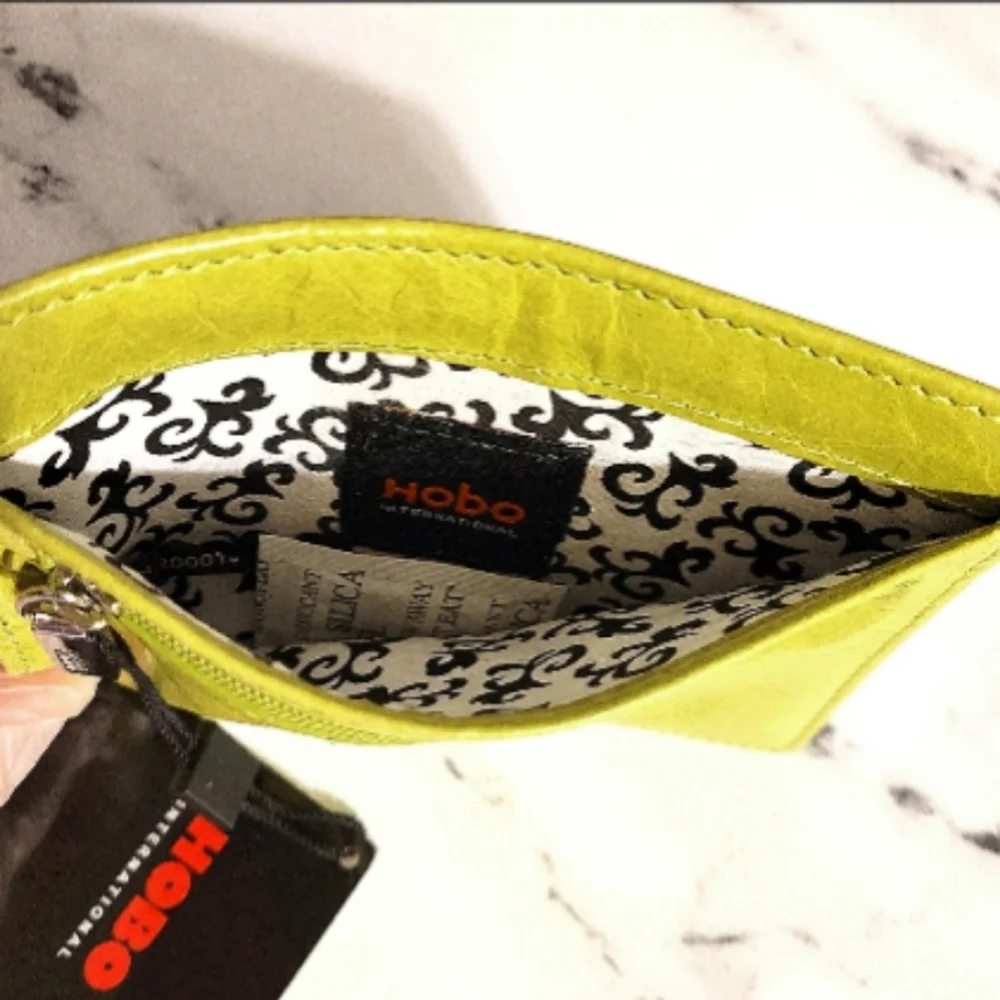 NWT HOBO Int'l Lime Green Leather 'Euro Slide' Card Holder & Passport Wallet - Picture 2 of 5